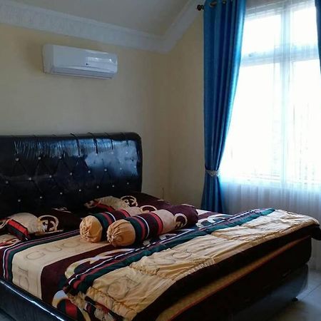Villa Nils Cianjur Exterior foto